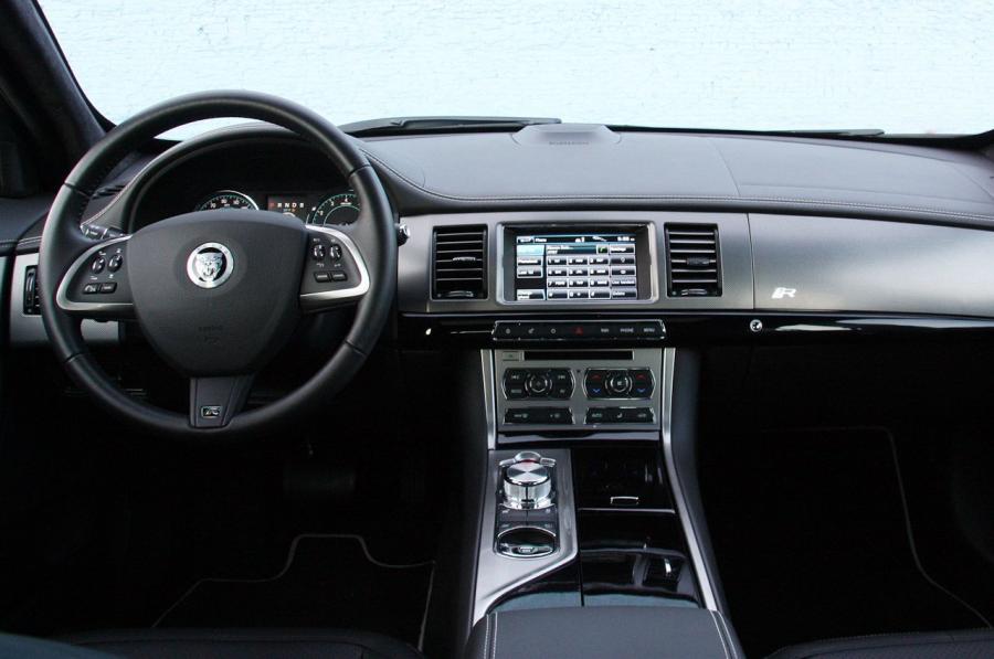  Jaguar XFR 2012 года  (фото 24 из 46)
